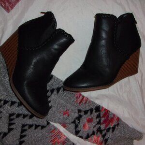 size 10 womens black faux leather ankle boots winter fall ten shoes wedges